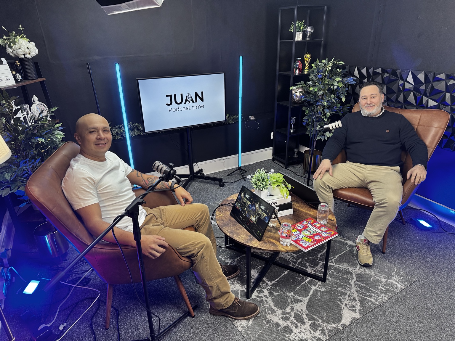 Grabación de JuanPodcastime en el estudio
